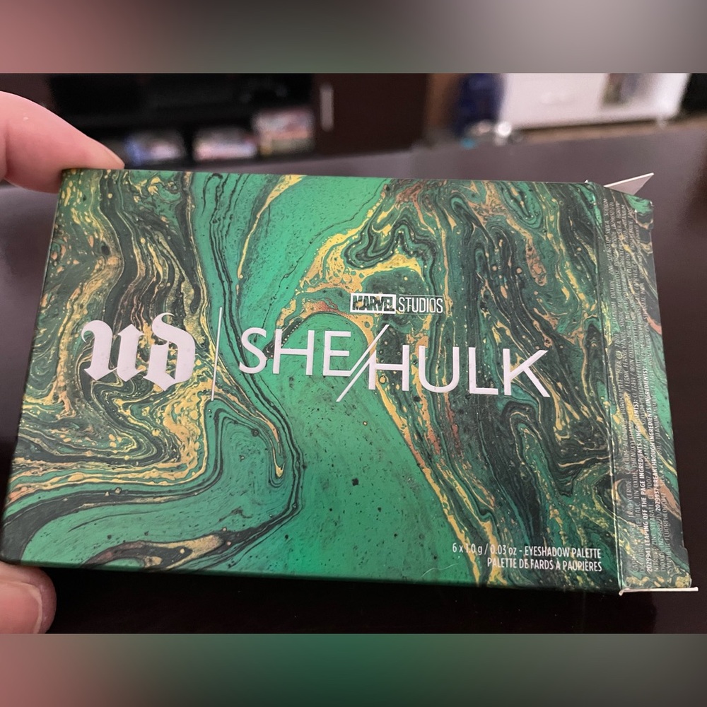 Urban Decay - UD - Marvel She Hulk Mini Eyeshadow Pallette - Picture 2 of 5
